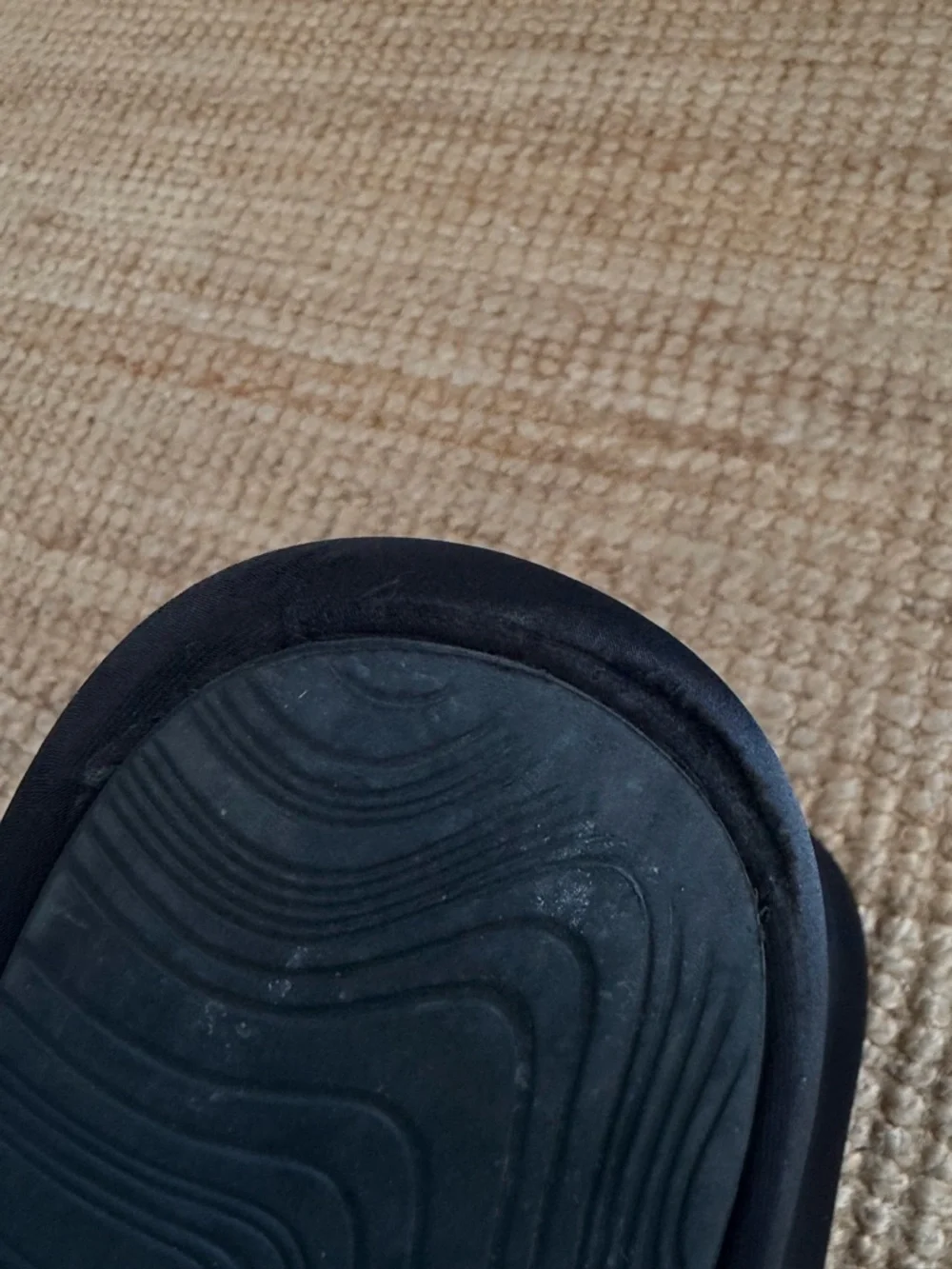 Zara Black Padded Flip-Flop Sandals - Picture 5 of 5